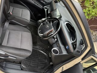 2021 Toyota Sienta II Рестайлинг, бежевый, 1750000 рублей, вид 2
