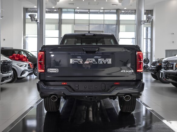 2026 Ram 1500 Crew Cab V Рестайлинг, синий, 9590000 рублей - вид 4