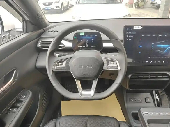 2025 BYD E7 57.6 kWh, белый, 1999111 рублей - вид 10