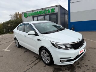 2015 Kia Rio III Рестайлинг, белый, 700000 рублей, вид 3