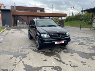 1999 Mercedes-Benz M-Класс 320 I (W163), чёрный, 650000 рублей, вид 1
