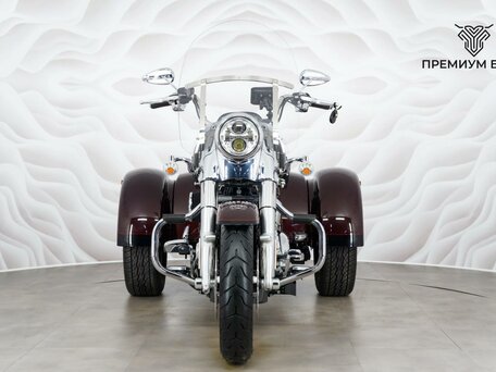2021 Harley-Davidson Freewheeler, пурпурный, 3699000 рублей, вид 4