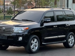 2013 Toyota Land Cruiser 200 Series Рестайлинг 1, чёрный, 4000000 рублей, вид 1