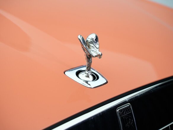2025 Rolls-Royce Ghost Extended II Рестайлинг (Series II), оранжевый, 44000000 рублей - вид 17