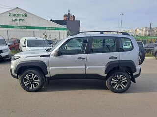 2026 Lada (ВАЗ) Niva Travel I Рестайлинг, серебристый, 1755900 рублей, вид 2