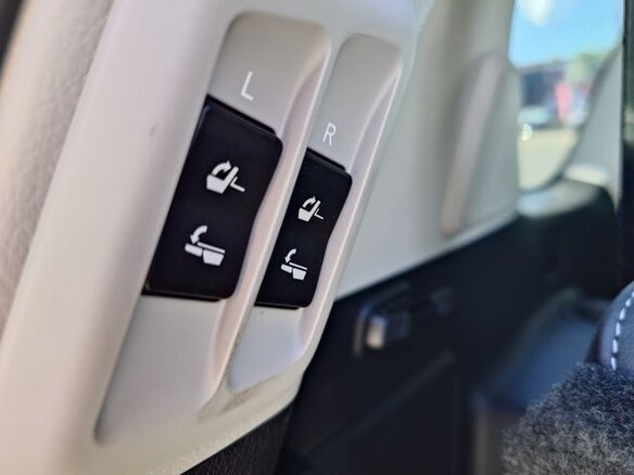 2023 Toyota Land Cruiser Prado 150 Series Рестайлинг 3, белый, 6800012 рублей - вид 19