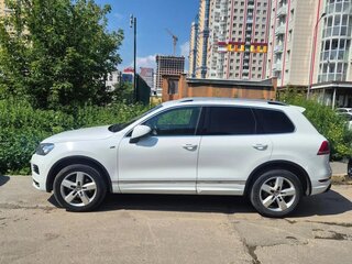2013 Volkswagen Touareg II, белый, 2300000 рублей, вид 4