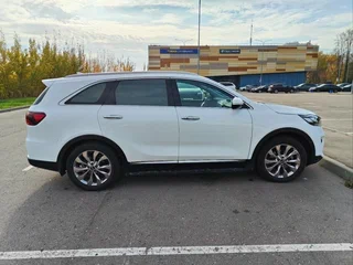 2018 Kia Sorento 8-speed III Prime Рестайлинг, белый, 2500000 рублей, вид 3
