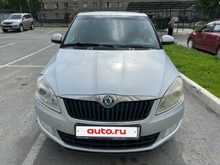 2012 Skoda Fabia II Рестайлинг, серебристый, 600000 рублей, вид 2