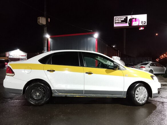 2019 Volkswagen Polo V Рестайлинг, белый, 500000 рублей - вид 2