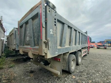 2023 Shacman (Shaanxi) SX3318, красный, 4132000 рублей, вид 3