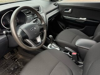 2012 Kia Rio 4-speed III, серебристый, 800000 рублей, вид 5