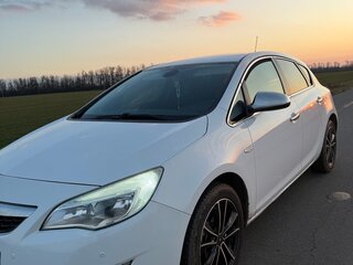 2011 Opel Astra J, белый, 750000 рублей, вид 2