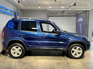 2017 Chevrolet Niva I Рестайлинг, синий, 789000 рублей, вид 5