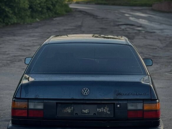 1990 Volkswagen Passat B3, синий - вид 5