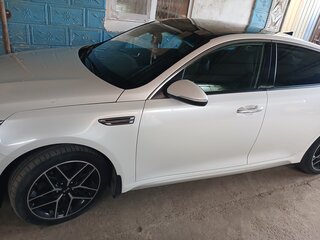 2019 Kia Optima IV Рестайлинг, белый, 2100000 рублей, вид 1