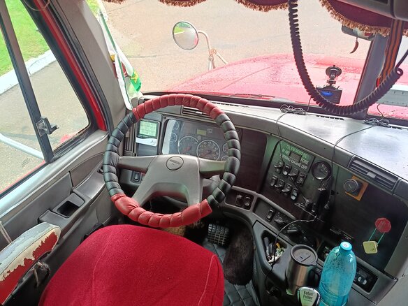 2003 Freightliner Columbia, красный, 950000 рублей - вид 8