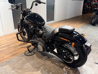2019 Harley-Davidson Street Bob, чёрный, 1599000 рублей, вид 5