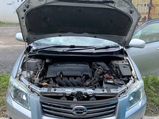 2010 Toyota Corolla Axio X (E140, E150) Рестайлинг, серебристый, 930000 рублей, вид 2