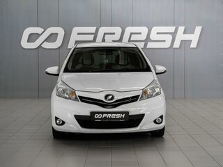 2012 Toyota Vitz III (XP130), белый, 699000 рублей, вид 3