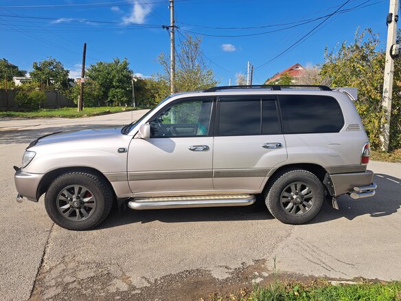 2005 Toyota Land Cruiser 100 Series Рестайлинг 2, серебристый, 2400000 рублей - вид 7