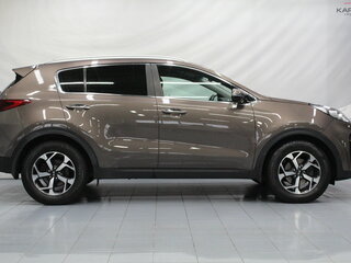 2018 Kia Sportage IV Рестайлинг, коричневый, 1709000 рублей, вид 3