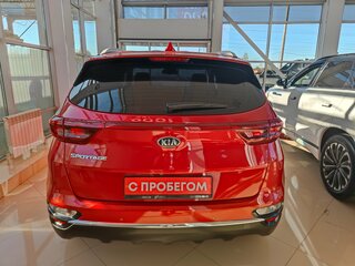 2020 Kia Sportage IV Рестайлинг, красный, 2119000 рублей, вид 5