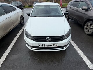 2017 Volkswagen Polo V Рестайлинг, белый, 899000 рублей, вид 1