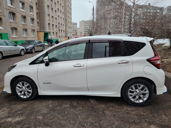 2017 Nissan Note e-Power II Рестайлинг, белый, 1050000 рублей - вид 5