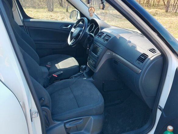 2014 Skoda Yeti I Рестайлинг, белый, 825000 рублей - вид 6