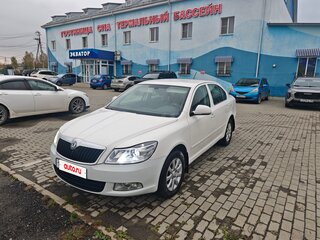 2013 Skoda Octavia II (A5) Рестайлинг, белый, 750000 рублей, вид 2