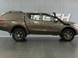 2017 Mitsubishi L200 V, коричневый, 2170000 рублей, вид 5