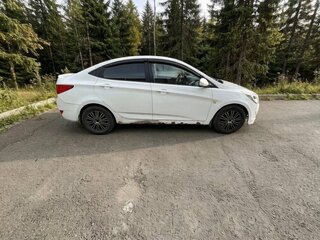 2015 Hyundai Solaris I Рестайлинг, белый, 715000 рублей, вид 4
