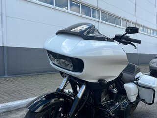 2017 Harley-Davidson Road Glide Limited, белый, 1899000 рублей, вид 4