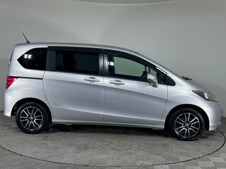 2011 Honda Freed I, серебристый, 935000 рублей, вид 4