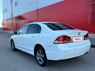 2010 Honda Civic VIII Рестайлинг, белый, 720000 рублей, вид 2