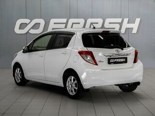 2012 Toyota Vitz III (XP130), белый, 699000 рублей, вид 2