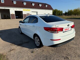 2016 Kia Rio III Рестайлинг, белый, 1000000 рублей, вид 5