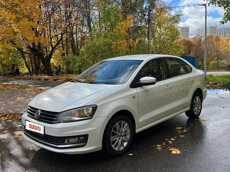 2018 Volkswagen Polo V Рестайлинг, белый, 1150000 рублей, вид 1