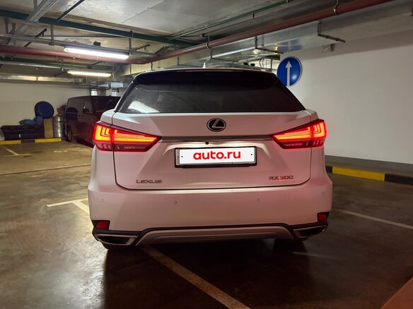 2020 Lexus RX 300 IV Рестайлинг, белый, 6500000 рублей - вид 5