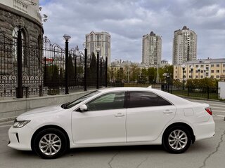 2016 Toyota Camry VII (XV50) Рестайлинг, белый, 1750000 рублей, вид 3