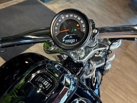 2025 Harley-Davidson Breakout, чёрный, 3600000 рублей, вид 3