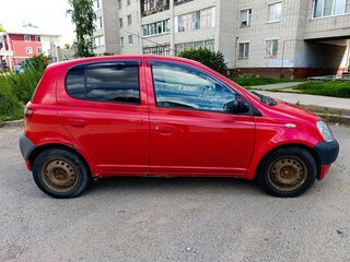 2001 Toyota Yaris I, красный, 175000 рублей, вид 3