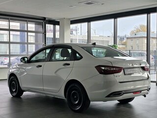 2024 Lada (ВАЗ) Vesta I Рестайлинг (NG), белый, 824000 рублей, вид 5