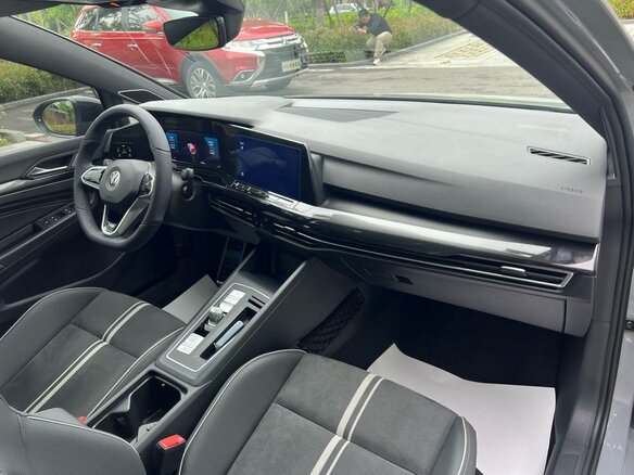 2023 Volkswagen Golf VIII, серый, 1850000 рублей - вид 8