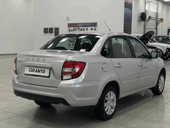 2026 Lada (ВАЗ) Granta I Рестайлинг, серебристый - вид 9