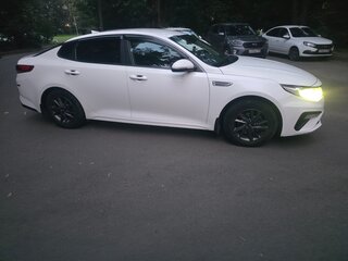2019 Kia Optima IV Рестайлинг, белый, 1640000 рублей, вид 4