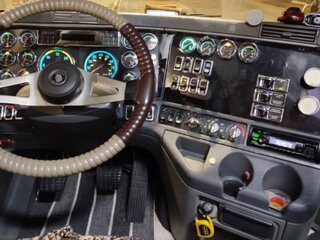 2004 Freightliner Columbia, коричневый, 3500000 рублей, вид 2