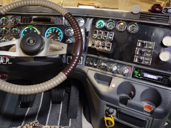 2004 Freightliner Columbia, коричневый, 3500000 рублей - вид 1