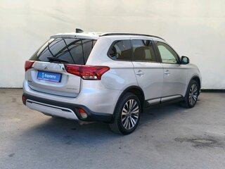 2019 Mitsubishi Outlander III Рестайлинг 3, серебристый, 1882000 рублей, вид 5